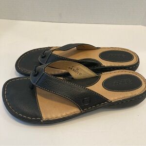 Born Boc Black and Tan Leather Sandals with Cushioned Sole Sz 8